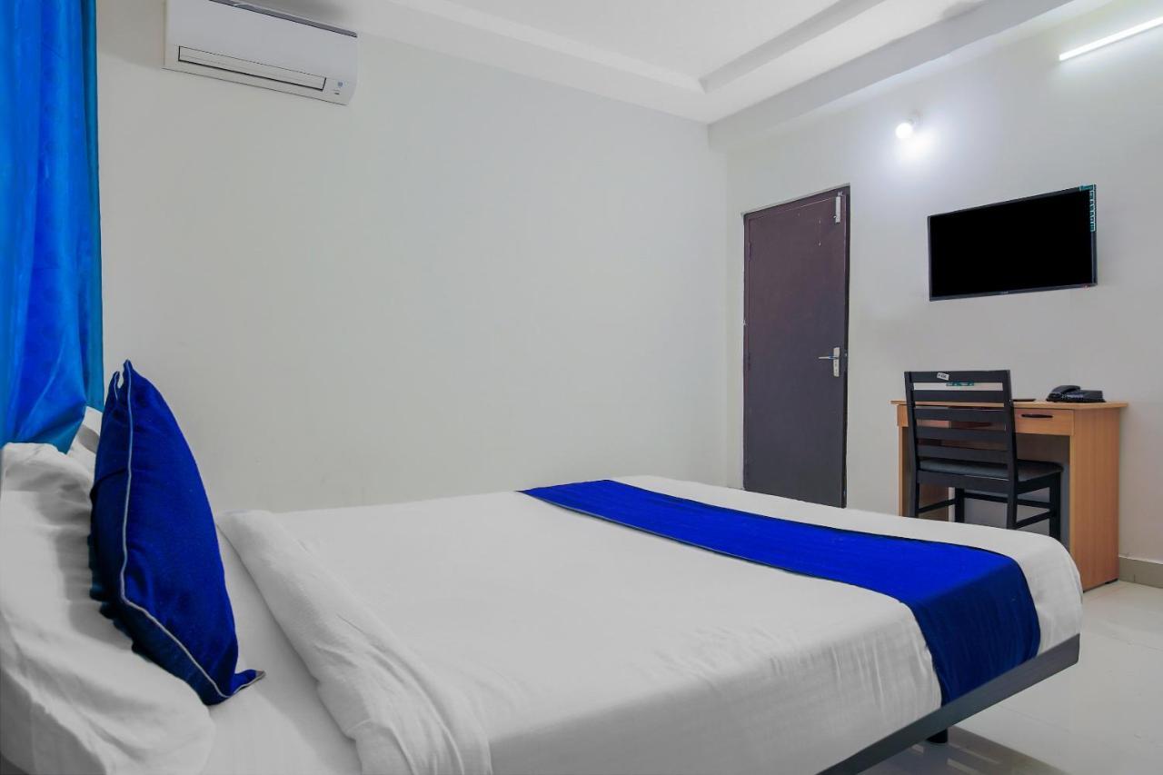 Oyo Silverkey 74581 Nallagandla Hotel Hyderabad Exterior foto